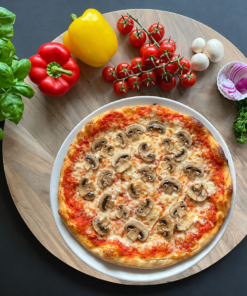 Pizza Funghi mit Champignons und Mozzarella