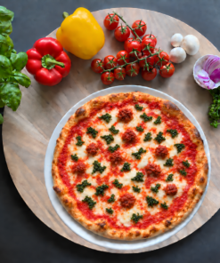 Pizza ’Nduja e Bufala mit kleinen Friarielli-Stückchen und San-Marzano-Tomatensoße